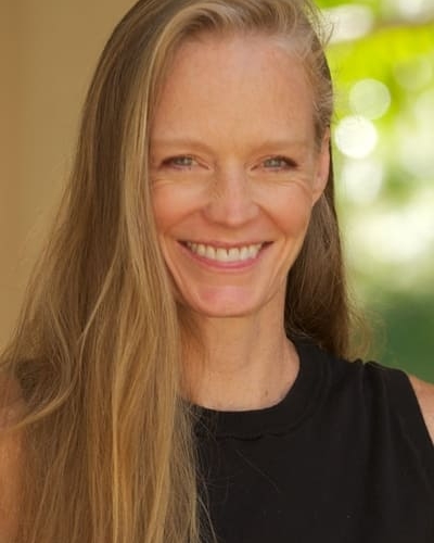 Suzy Amis