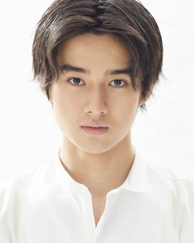 藤岡真威人