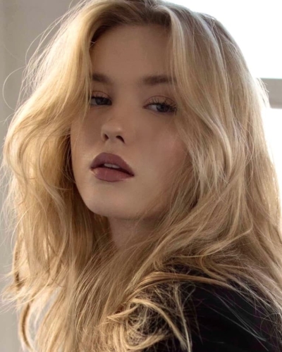Chloe Rose Robertson