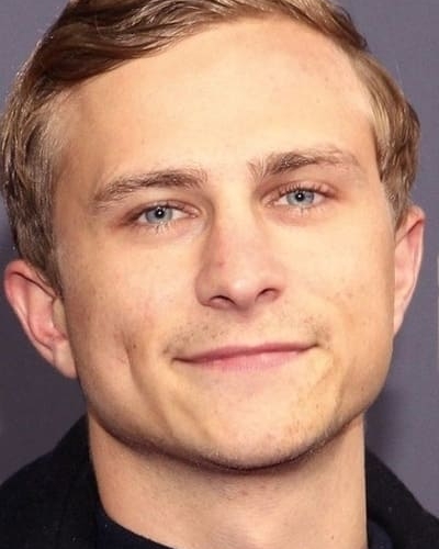 Max Hubacher