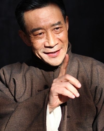 李雪健