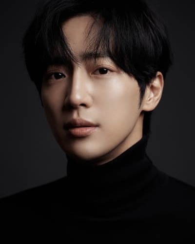 Lee Sang-yeob