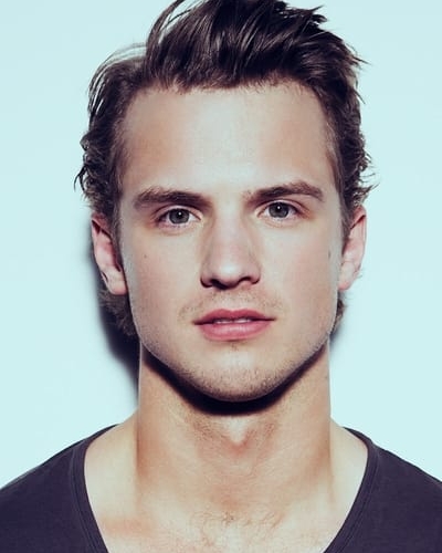 Freddie Stroma