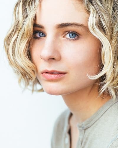Lizzy DeClement