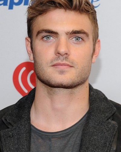 Alex Roe