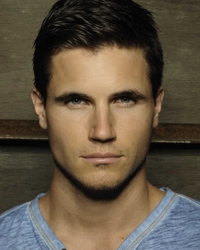 Robbie Amell