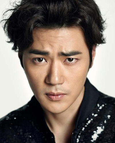 김강우