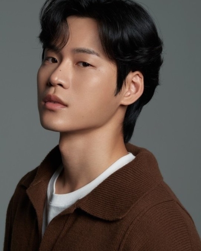 윤지온