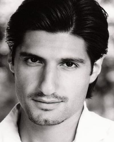 Kayvan Novak